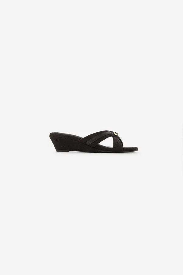 Black at It : Sandal Heels