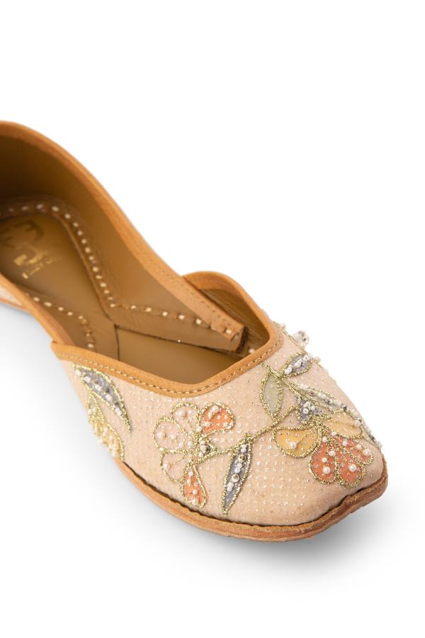 Bouquet Toss : Juttis