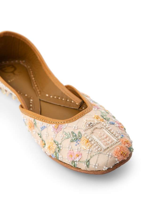 Floral Shower : Juttis