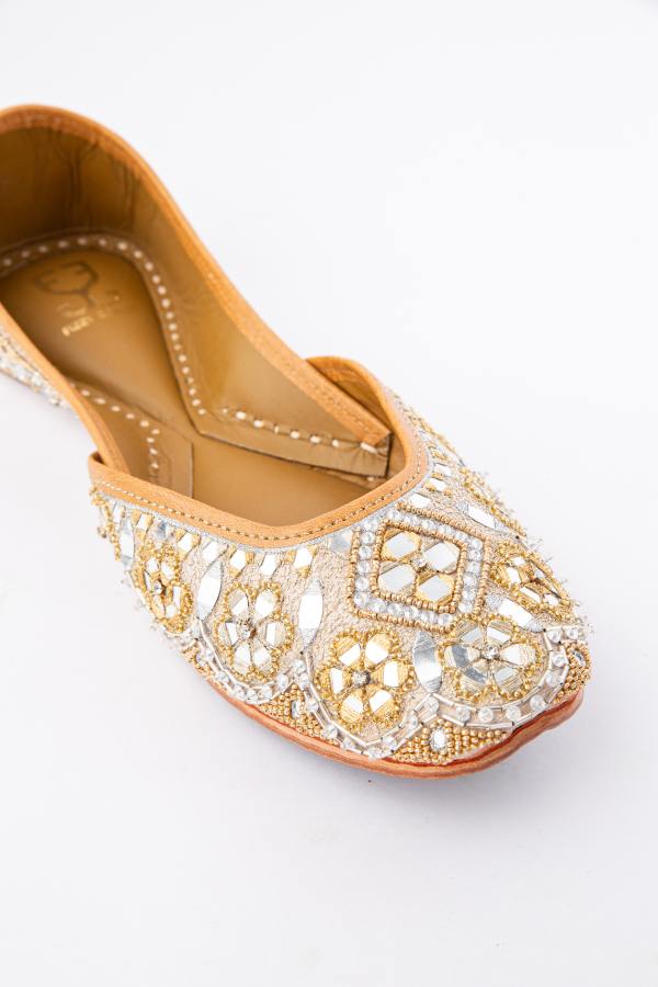 A Glass Act : Juttis