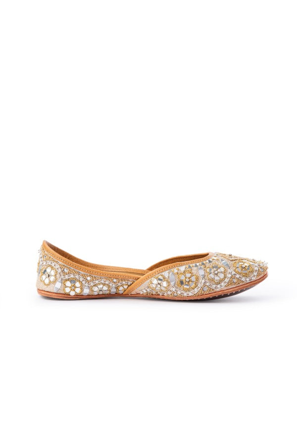A Glass Act : Juttis