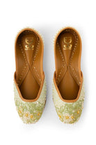 Balcony Breeze : Juttis