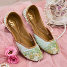 Balcony Breeze : Juttis