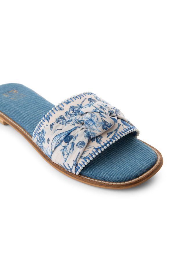 Blue Jasmine : Sandals