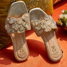Corsage : Sandals