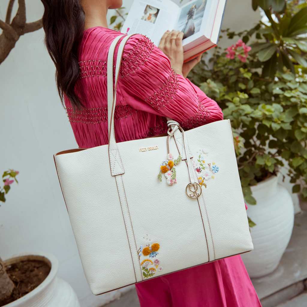 Fizzy Tote Leather – Cream (With honeybee and floral embroidery)
