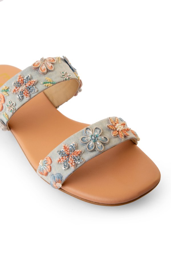 Daisy Daze : Sandals