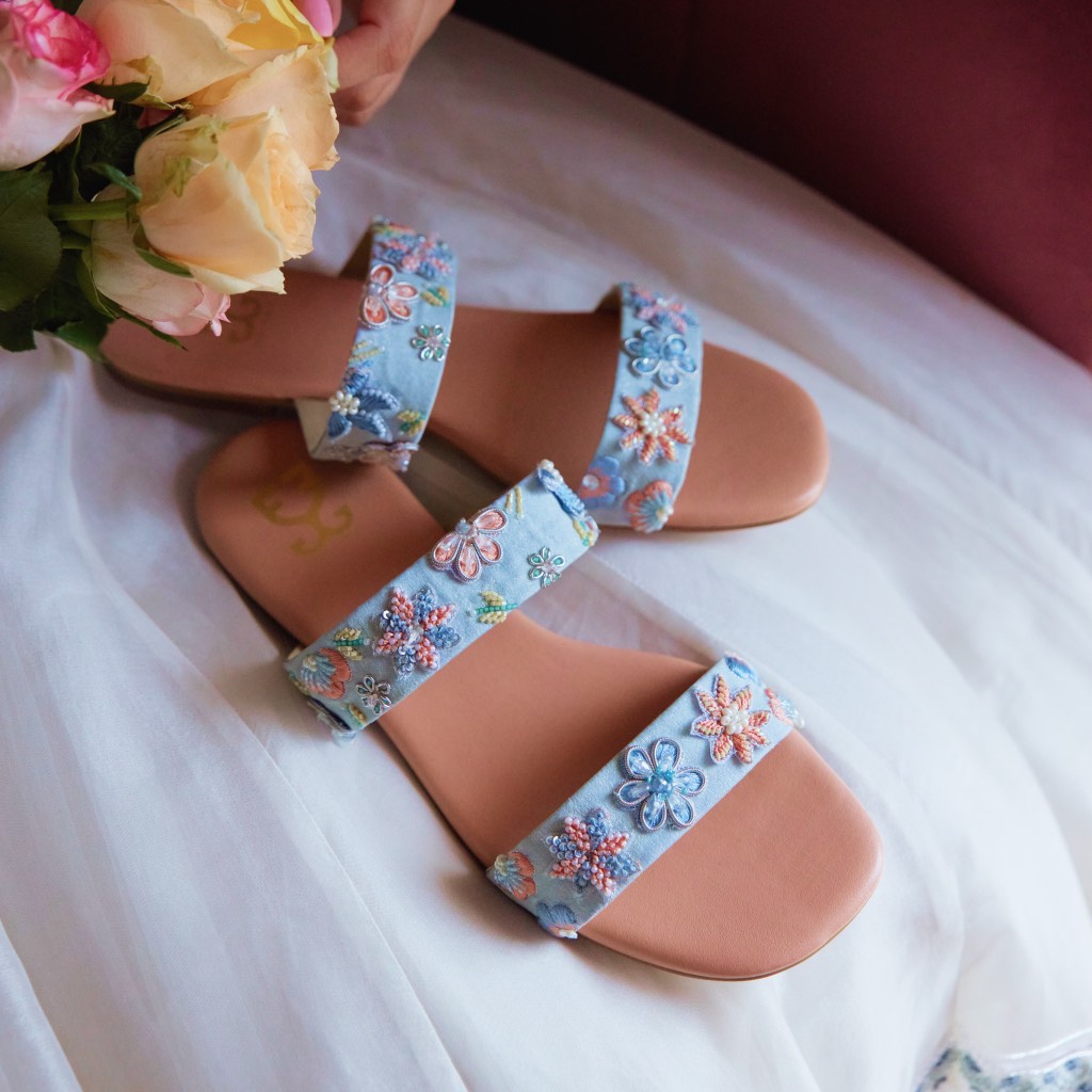 Daisy Daze : Sandals