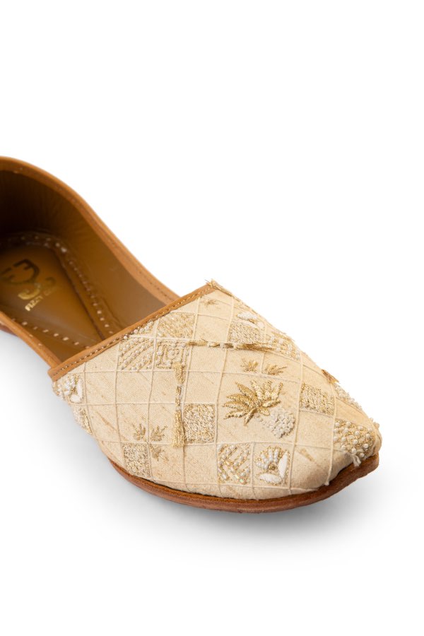 Dreamer Ivory Embellished : Juttis For Men