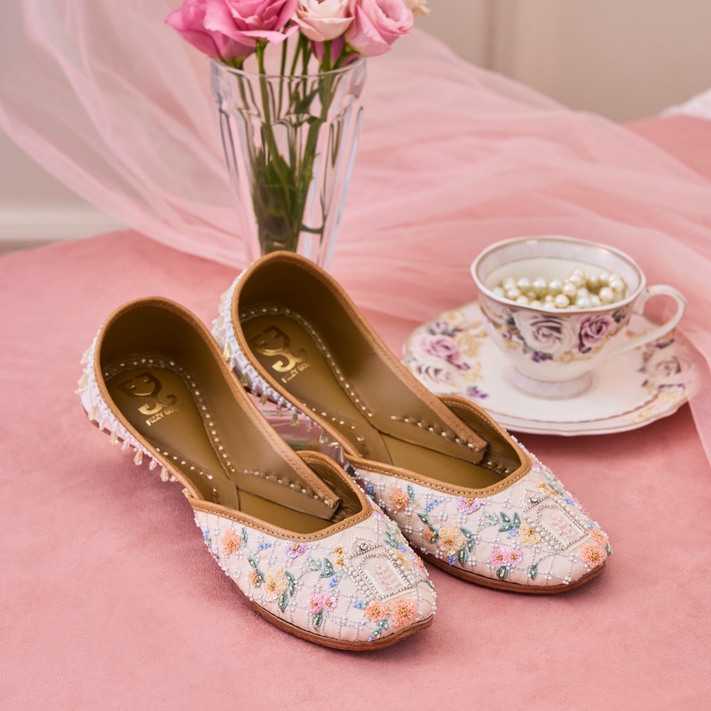 Floral Shower : Juttis