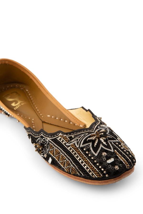 Get in Line : Juttis