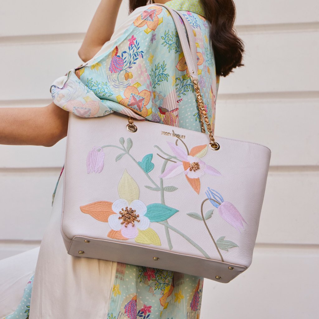 Oatmilk Swirl : Tote Bag