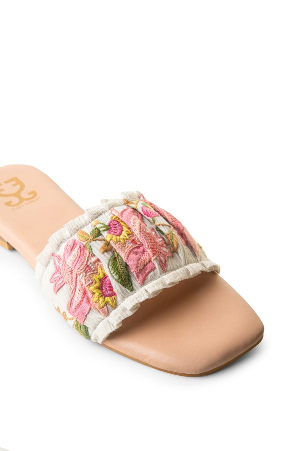 Pleated Pie : Sandals