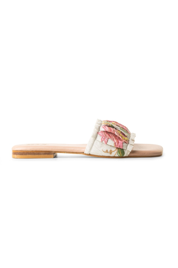 Pleated Pie : Sandals