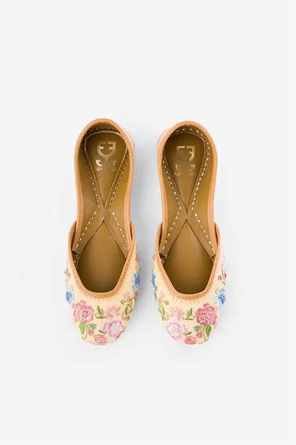 Pollen in Love : Juttis - Butter Yellow - Handcrafted - Juttis - Fizzy Goblet 