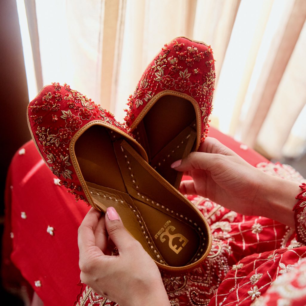 Wedding Gift Box - Scarlet Starlet : Juttis - Kareena Kapoor Khan x Fizzy Goblet