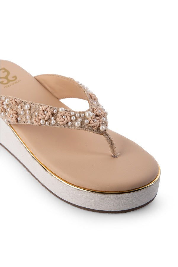 Shell of a Time : Wedge Heels