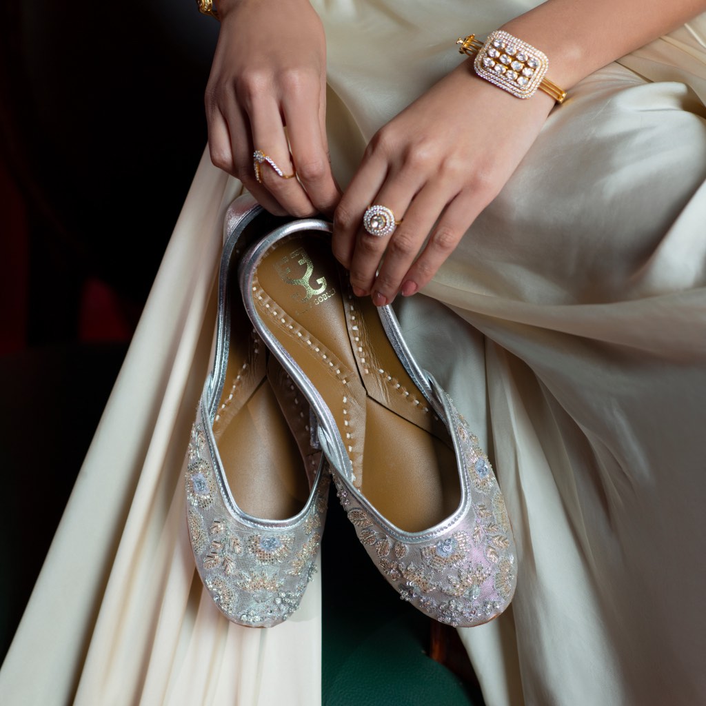 Wedding Gift Box - Silver Street : Juttis - Kareena Kapoor Khan x Fizzy Goblet