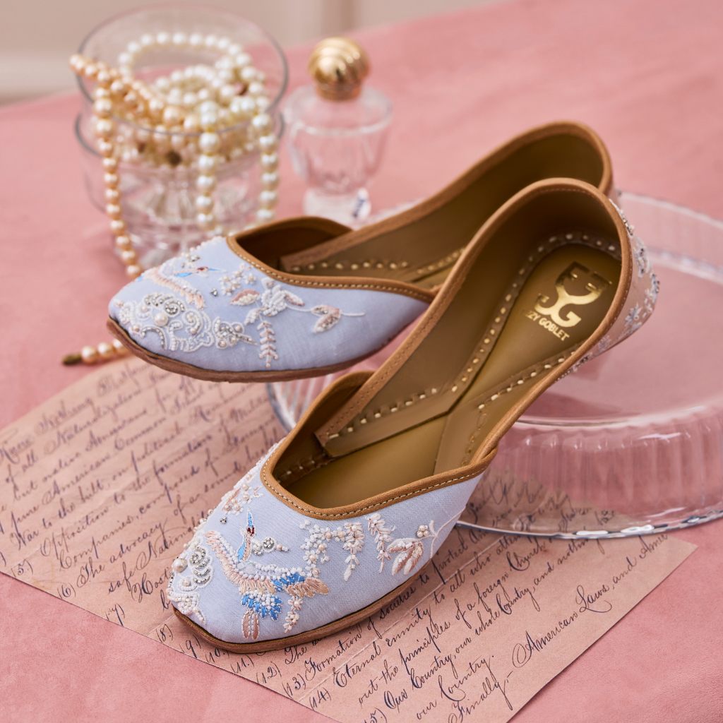 Something Blue : Juttis
