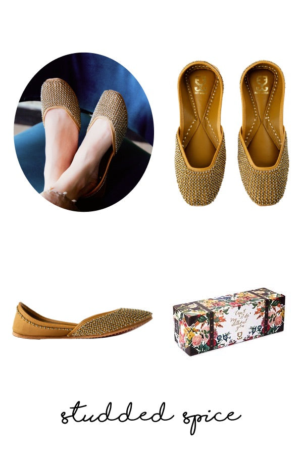 studded-spice-juttis-kareena-kapoor-khan-x-fizzy-goblet-limited-edition