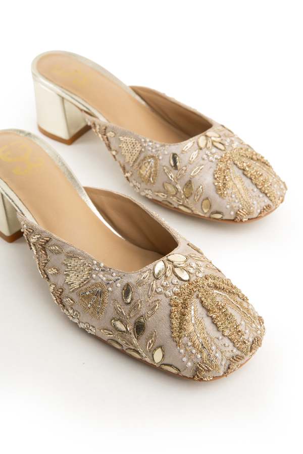 Wedding Gift Box - White Lotus Heels - Payal Singhal x Fizzy Goblet