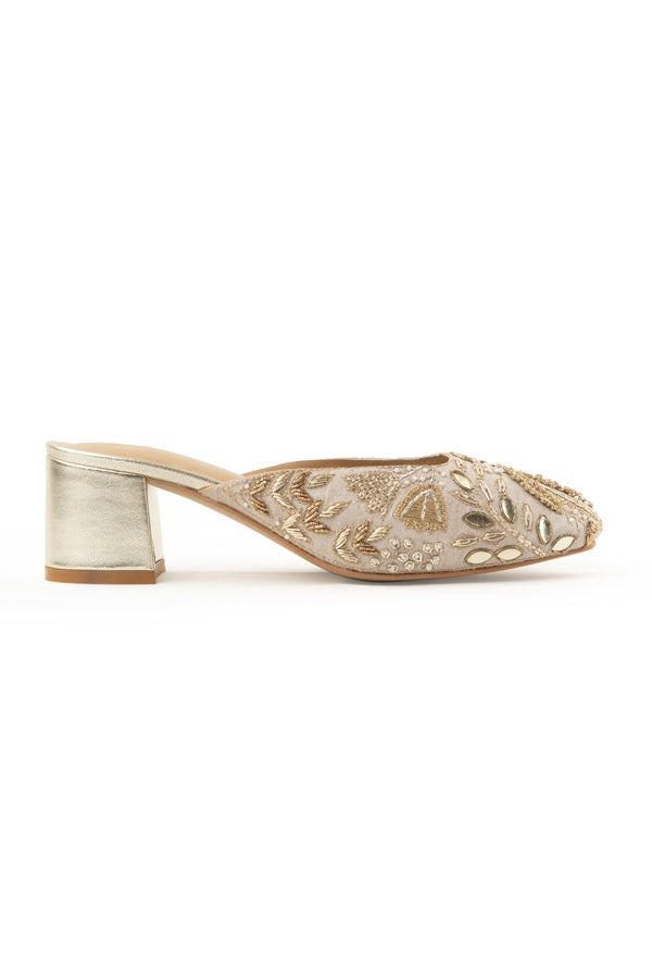 Wedding Gift Box - White Lotus Heels - Payal Singhal x Fizzy Goblet