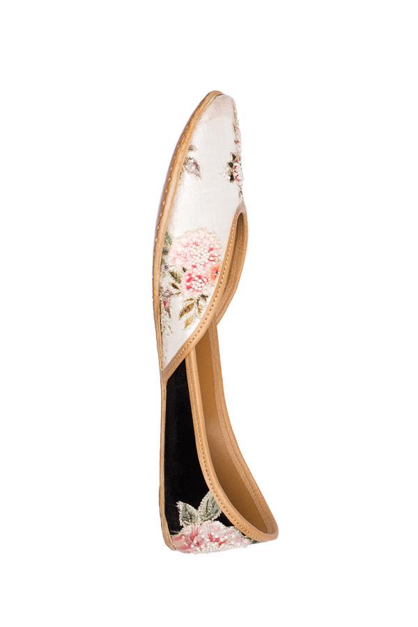 Belle's Rose : Juttis - Ivory: Payal Singhal X Fizzy Goblet